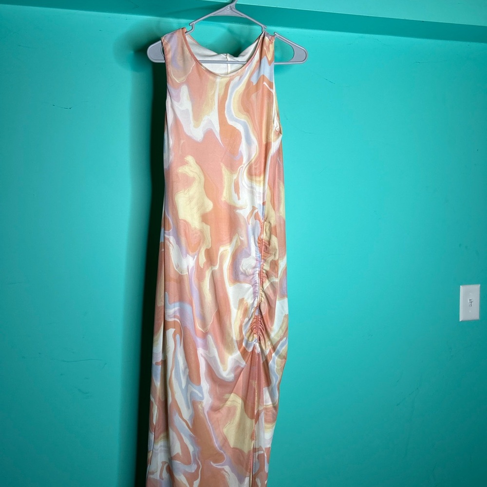 Chic Abstract Maxi Dress in Peach and Cream